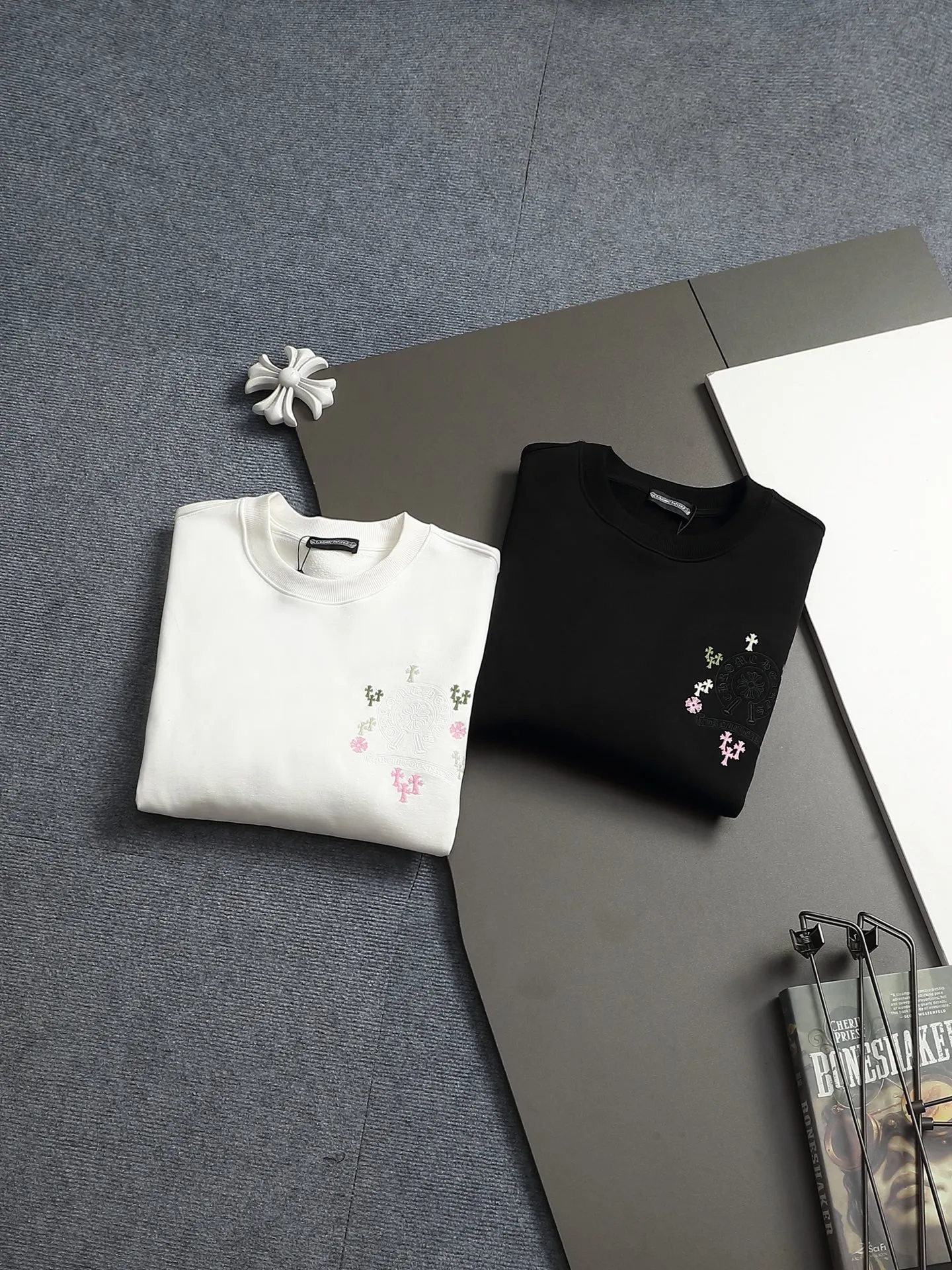 𝗖𝗵𝗿𝗼𝗺𝗲 𝗛𝗲𝗮𝗿𝘁𝘀/ 2026 New Arrival Original 👑 ！ ！ ！ 👍 ✂️Quality , ！ 。 ： ➕100% 。Authentic ➕ ➕3D ➕ ： ！ ！ Authentic ！ Same Style ！ Black White Size：SMLXLXXL